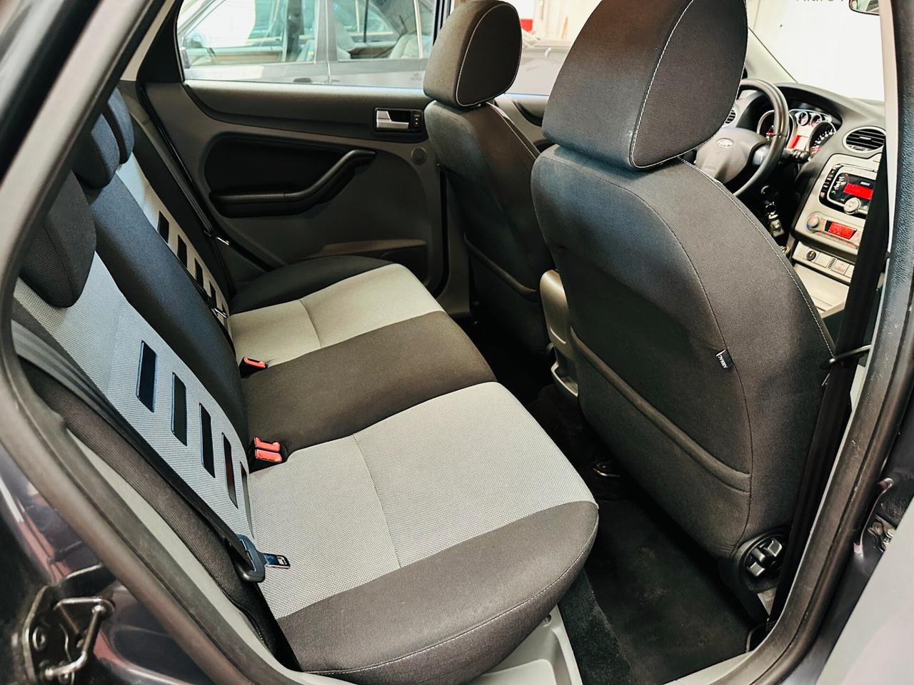 Ford Focus 1.6 (115CV) 5p. Bz.- GPL Titanium