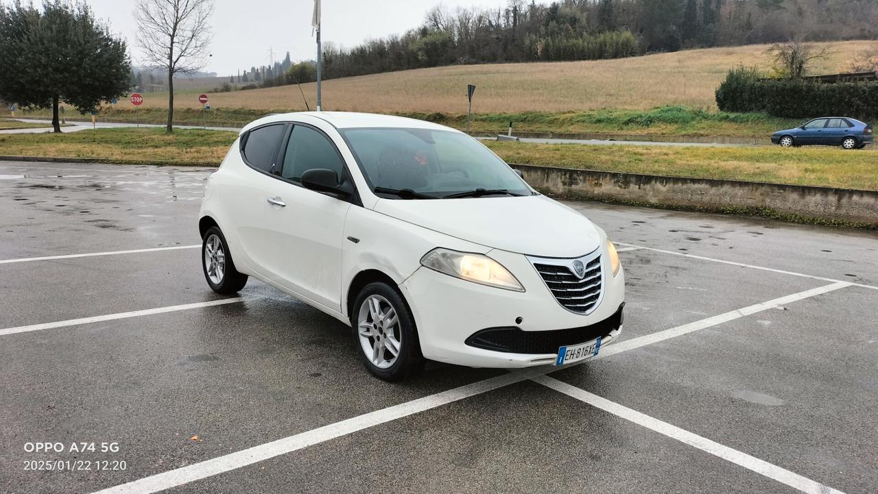 Lancia Ypsilon 1.2 69 CV Platino