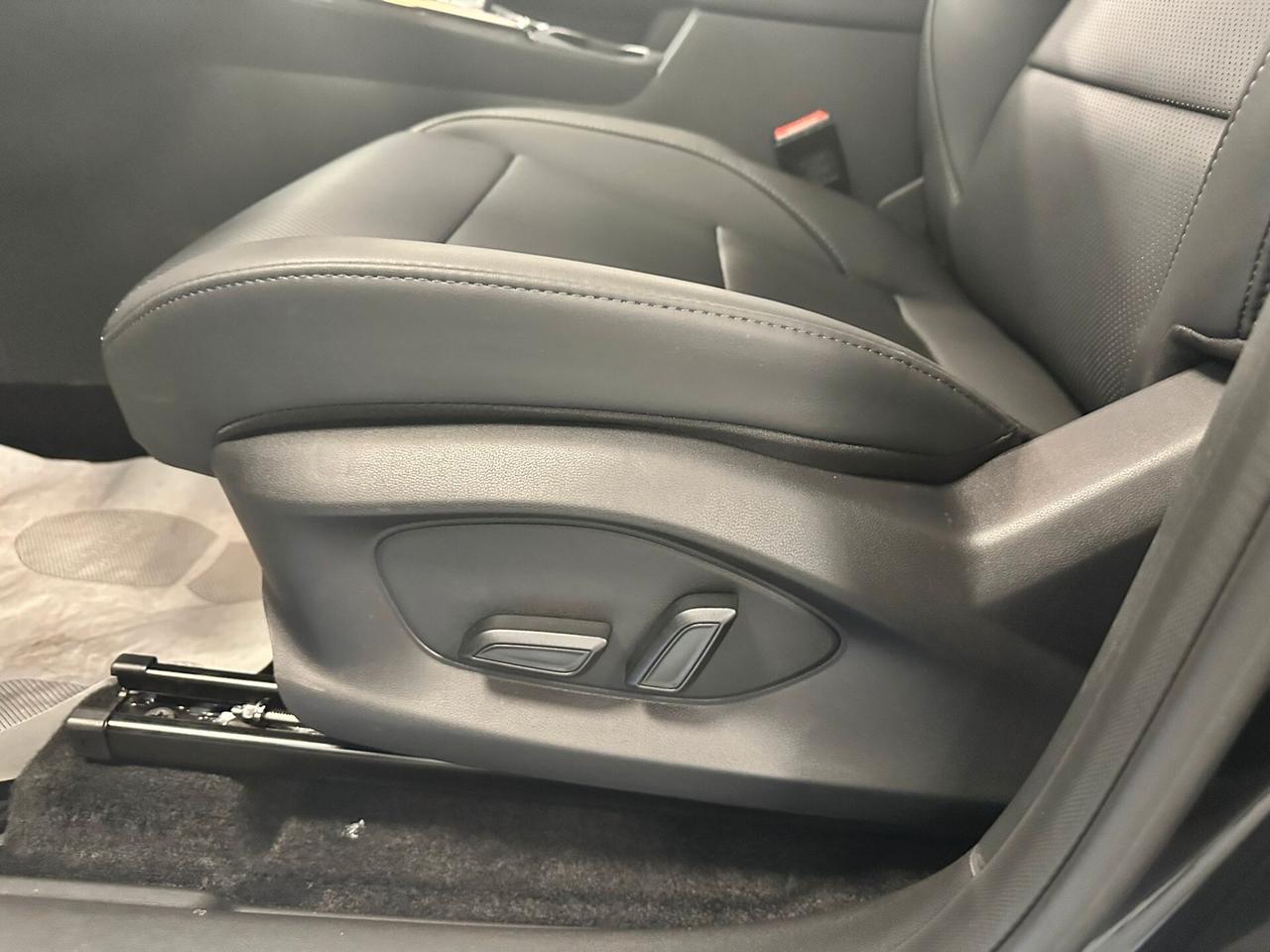 Mg ZS Hybrid+ Luxury SENZA VINCOLI