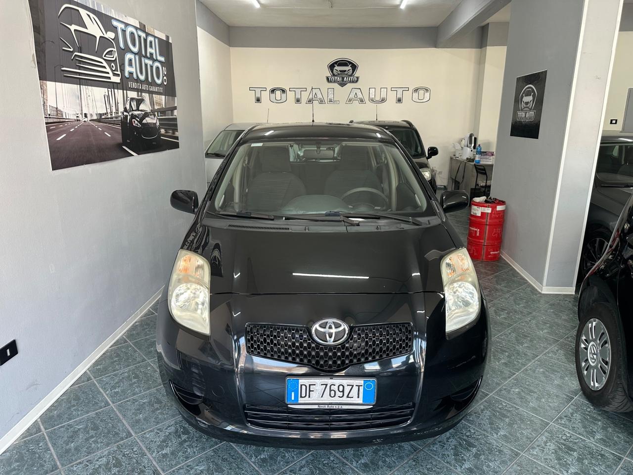 Toyota Yaris 1.0 5 porte Sol