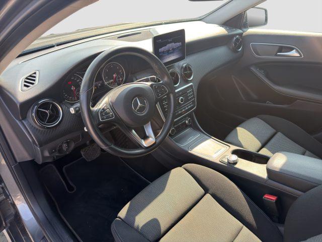 MERCEDES-BENZ CLA sse GLA GLA 200 d Automatic Business