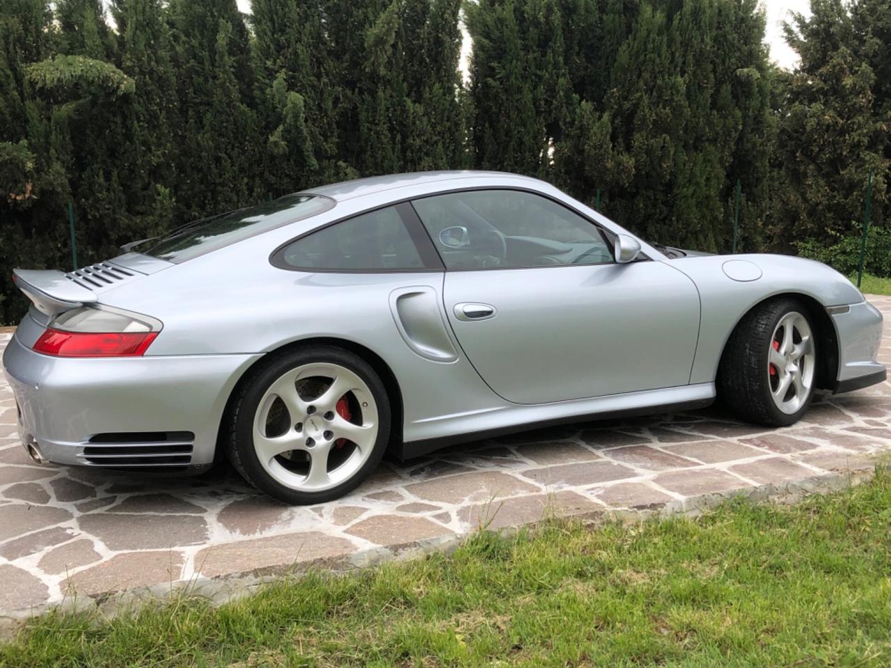 Porsche 911 Turbo cat Coupé, 11950km, Polar Silber-pelle estesa Blu Metropoli