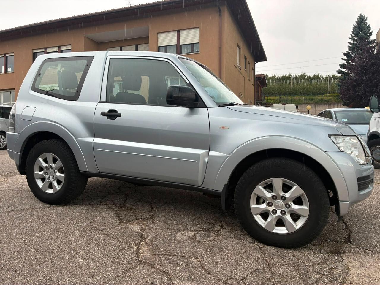 Mitsubishi Pajero 3.2 DI-D 3PORTE GANCIO TRAINO - MANUALE