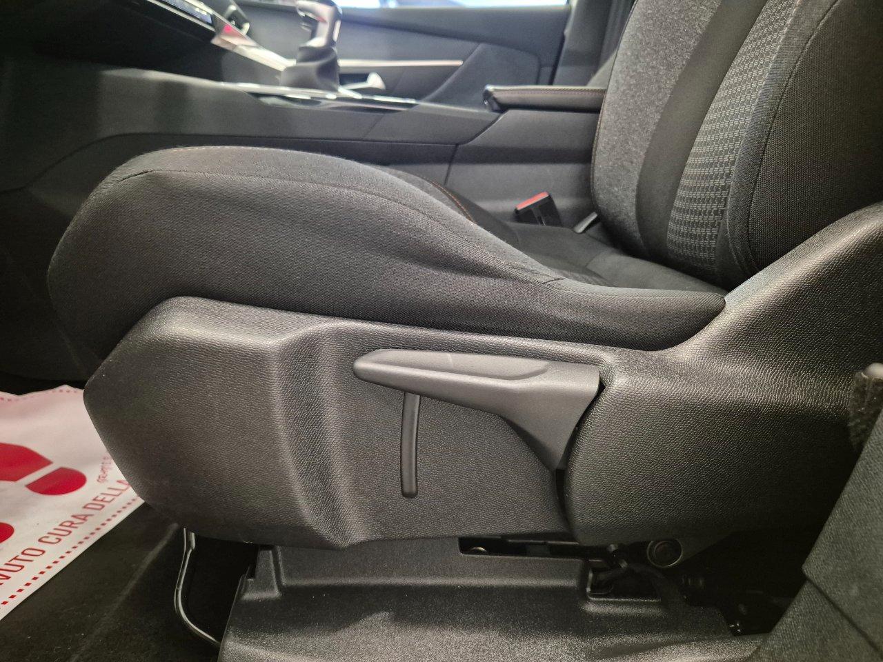 Peugeot 3008 1.6 bluehdi Access 120cv - UNIPROPRIETARIO - NEOPATENTATI - Sens. Park. - Cruise/Lim