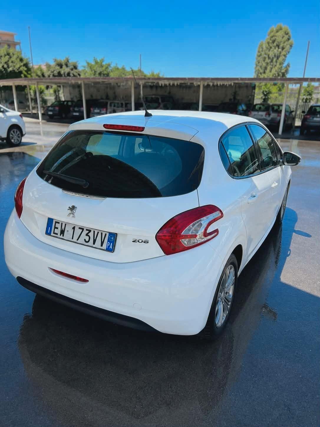 Peugeot 208 1.2 Benzina Allure – PARI AL NUOVO