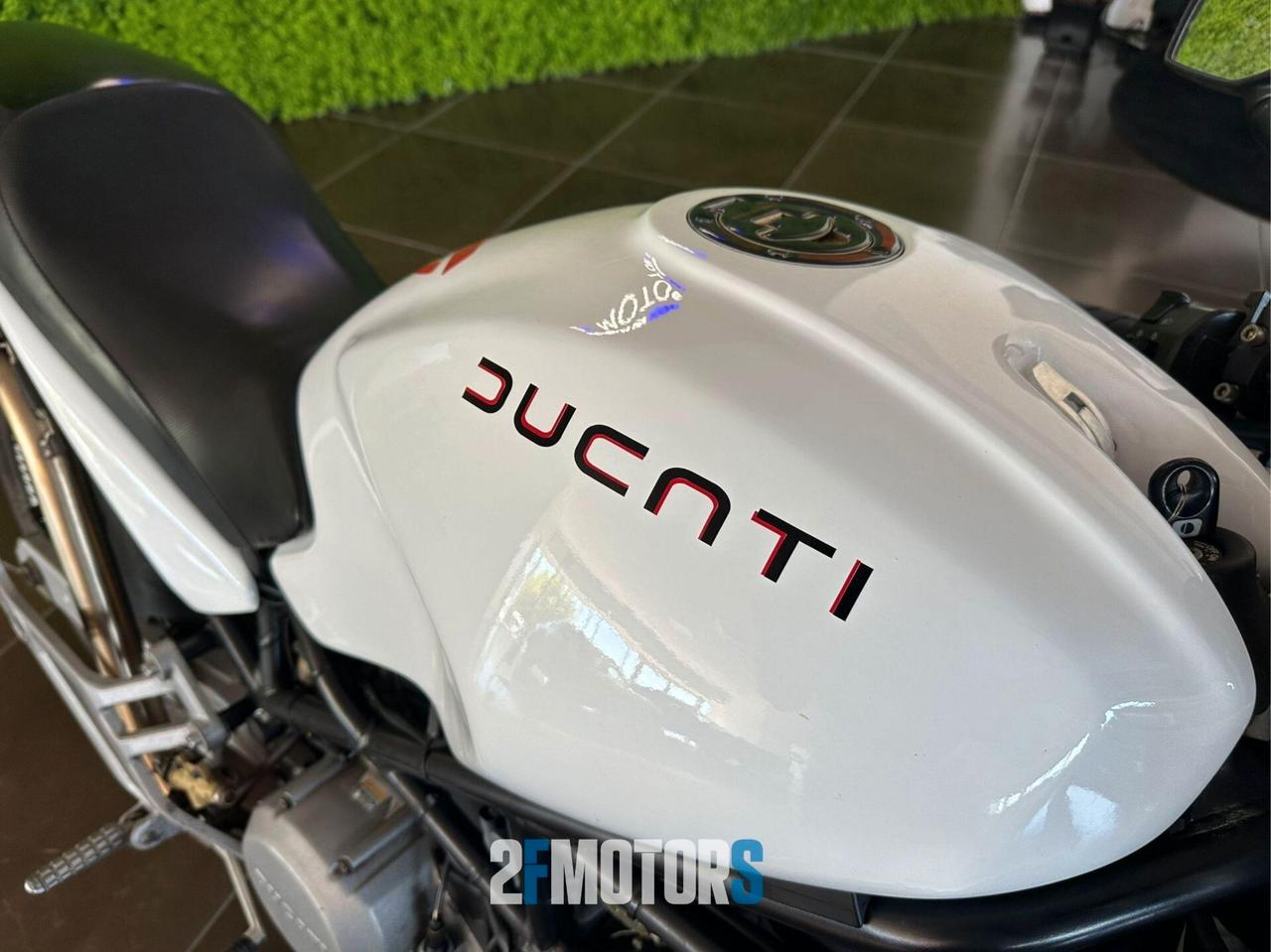 Ducati Monster 750 Dark