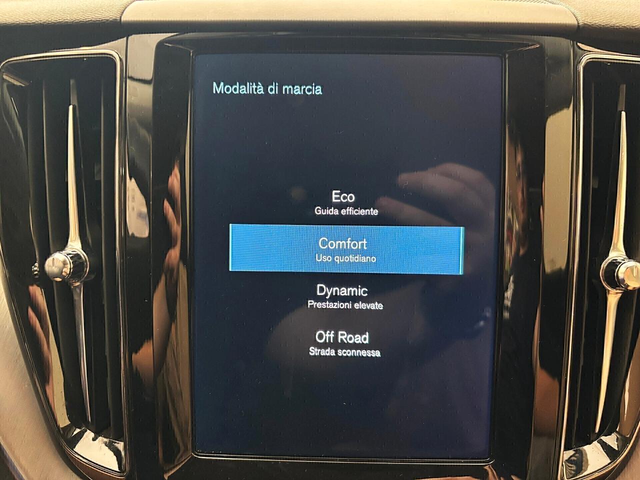 Volvo XC60 2.0 197CV 4WD **PARI AL NUOVO**