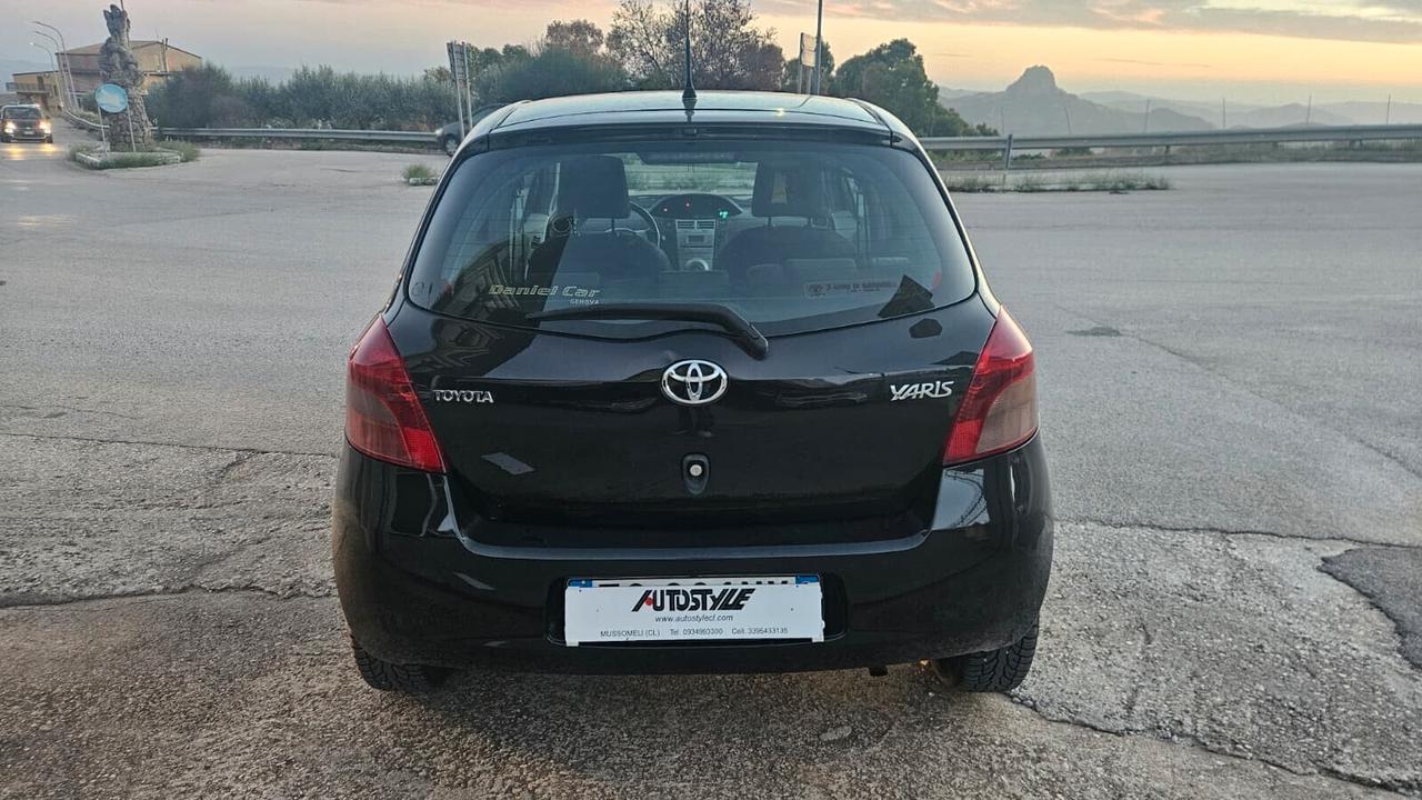 Toyota Yaris 1.0 benzina 5 porte