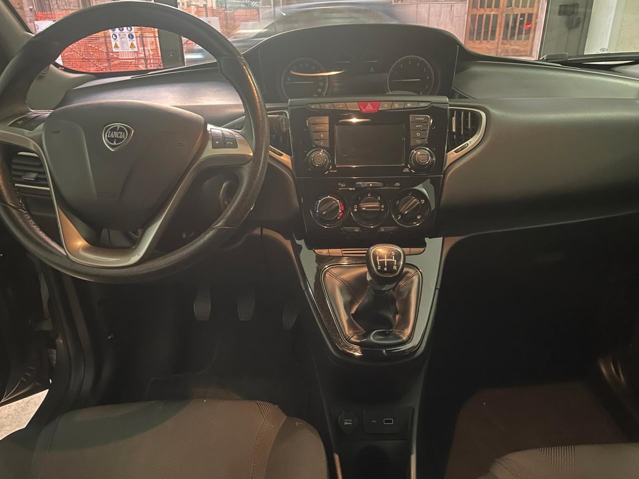 Lancia Ypsilon 1.2 69 CV 5 porte S&S Platinum