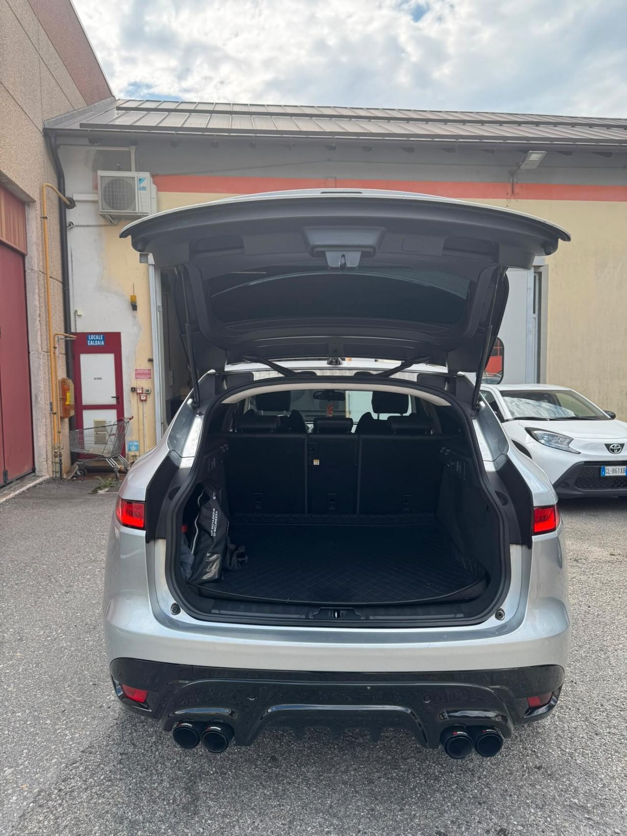 Jaguar F-Pace 2.0 D 180 CV AWD Portfolio