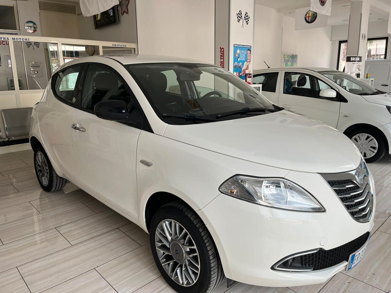 Lancia Ypsilon 0.9 TwinAir 85 CV 5 porte Metano Ecochic Gold