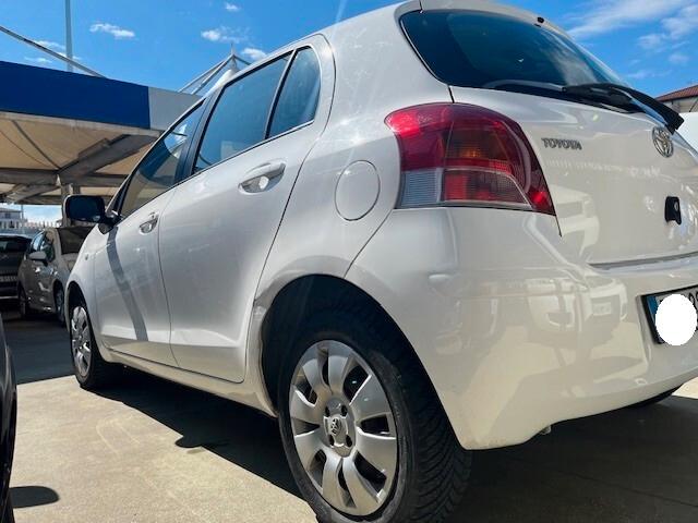 TOYOTA YARIS 1,0 BENZINA