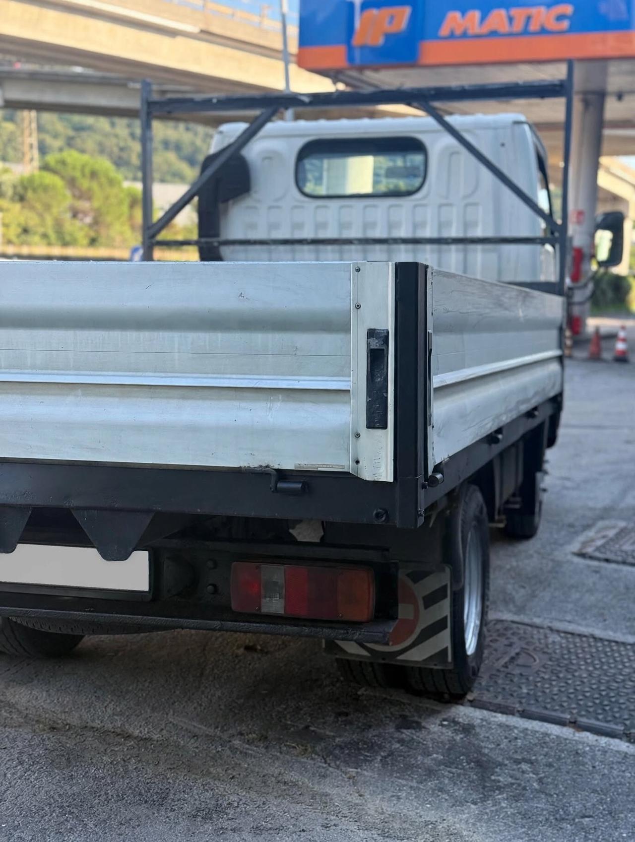Nissan cabstar 2.5 diesel furgone aperto