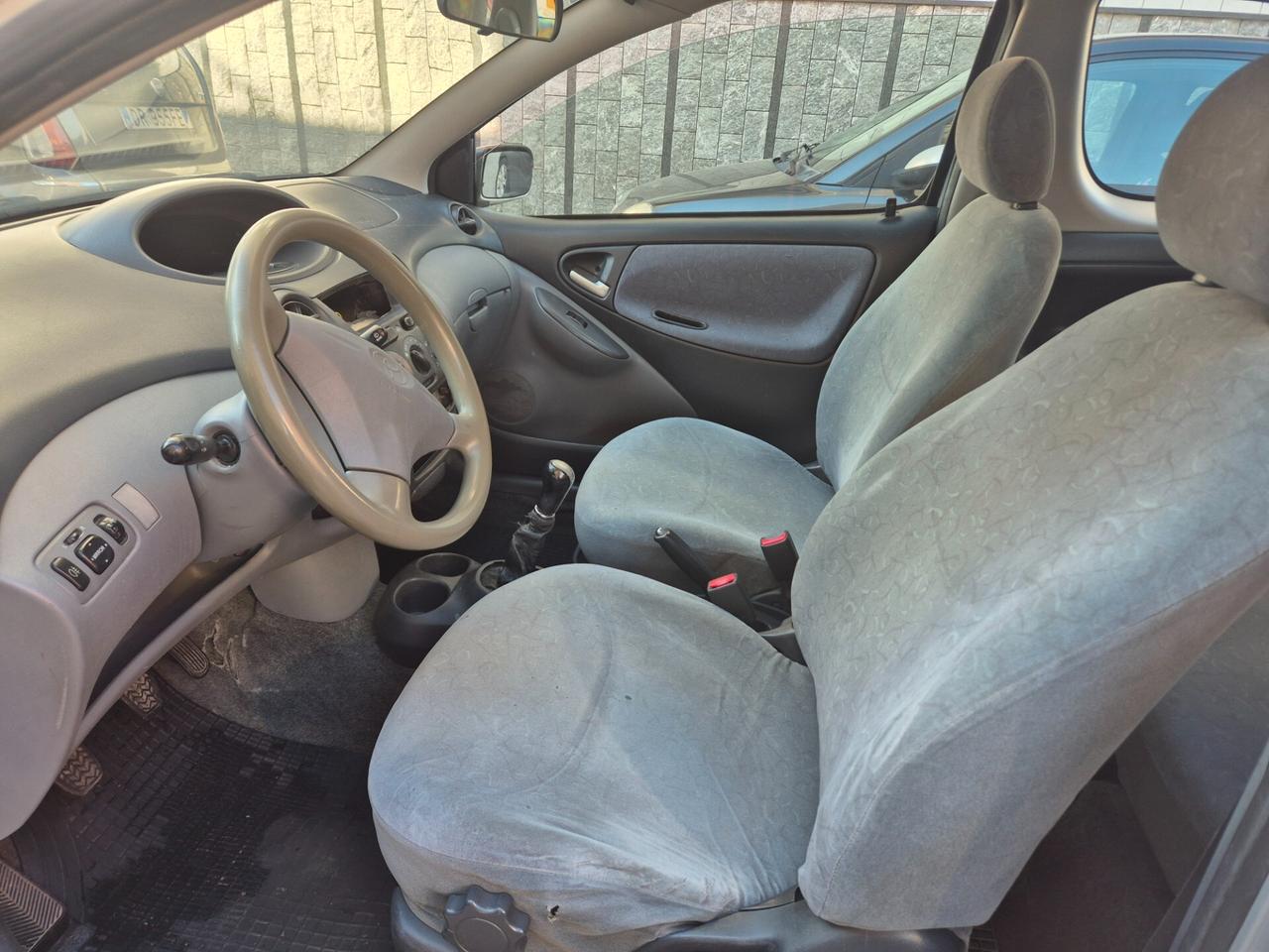 TOYOTA YARIS 1.0 BENZINA PERFETTA DEL 2001