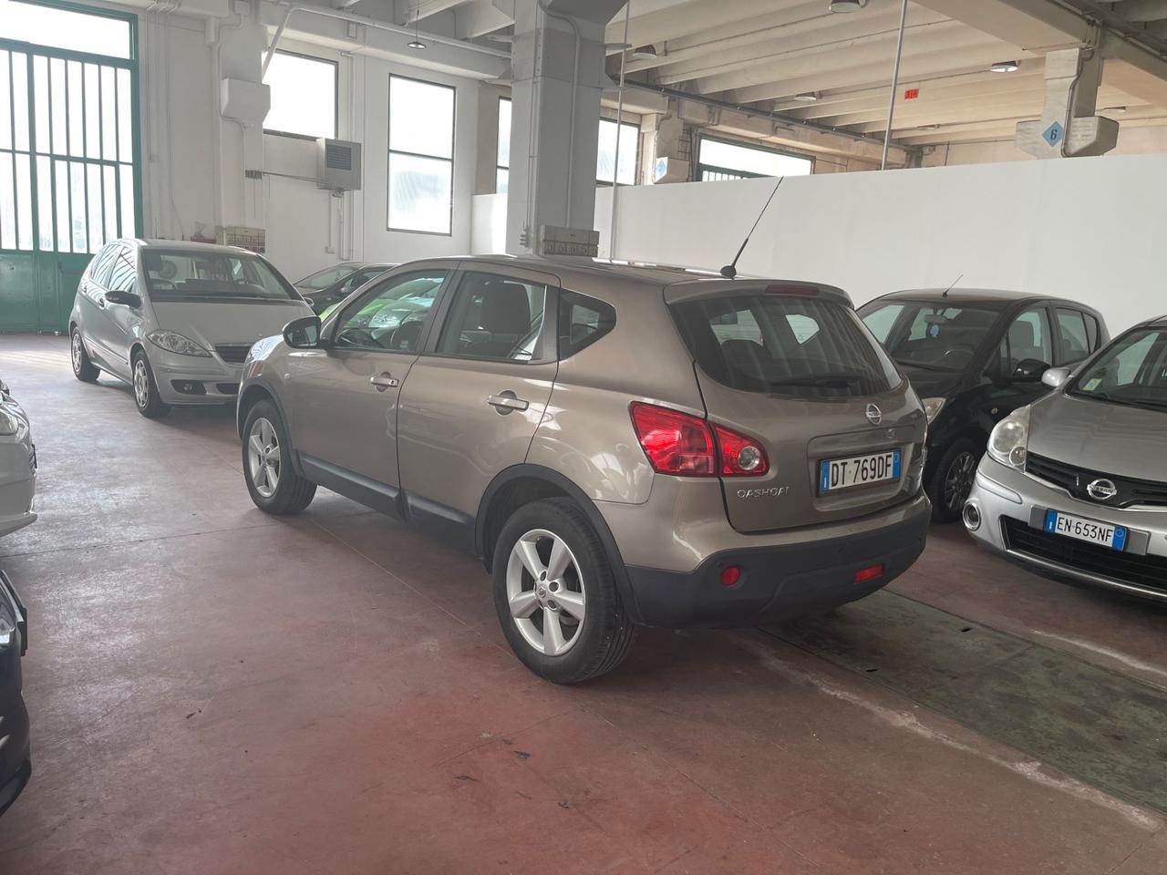 Nissan Qashqai 2.0 dCi DPF Visia 4x4