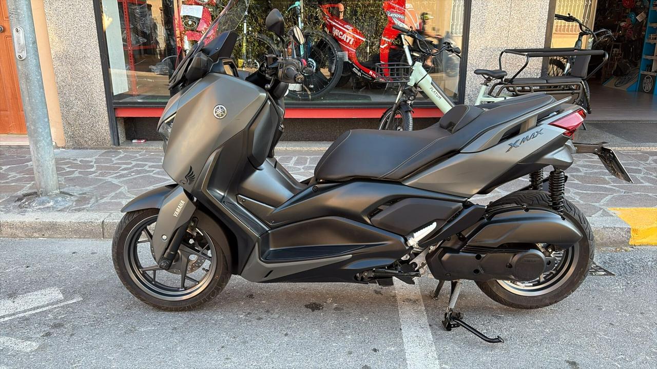 Yamaha X-Max 125 colorazione Tech Kamo