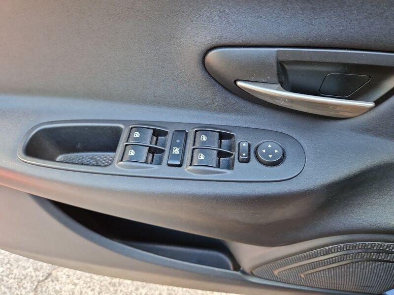 Lancia Ypsilon III 2015 1.0 firefly hybrid Gold s&s 70cv