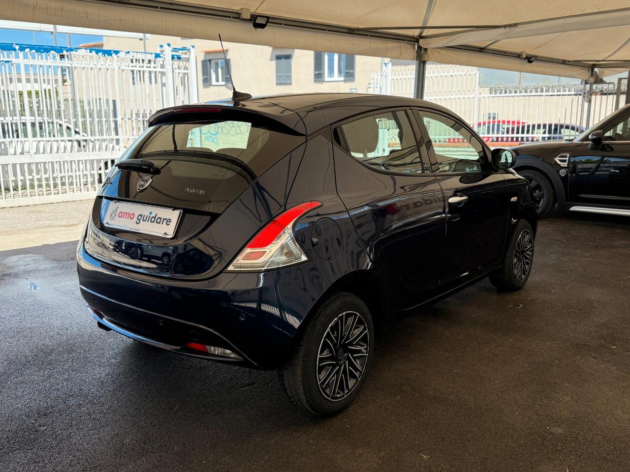 Lancia Ypsilon 1.0 FireFly 5 porte S&S Hybrid Ecochic Silver
