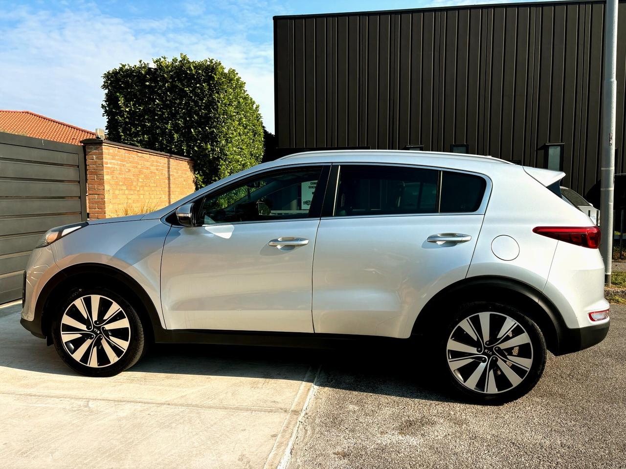 KIA SPORTAGE 1.7D 6m- Pelle,Nav,Camera-EURO 6-2016