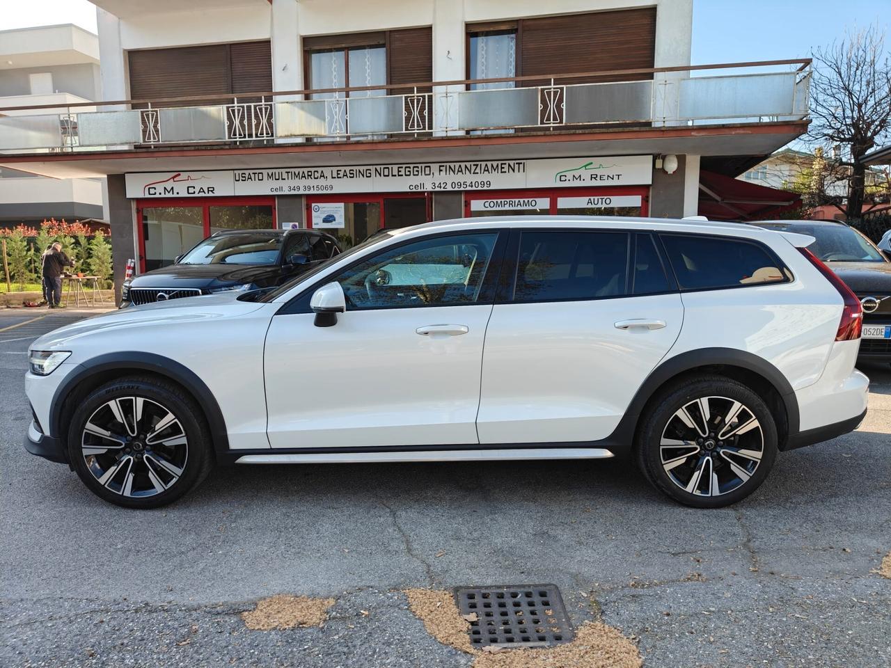 Volvo V60 Cross Country B4 (d) AWD automatico Plus