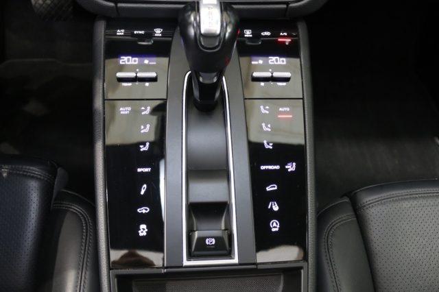 PORSCHE Macan 2.0 T