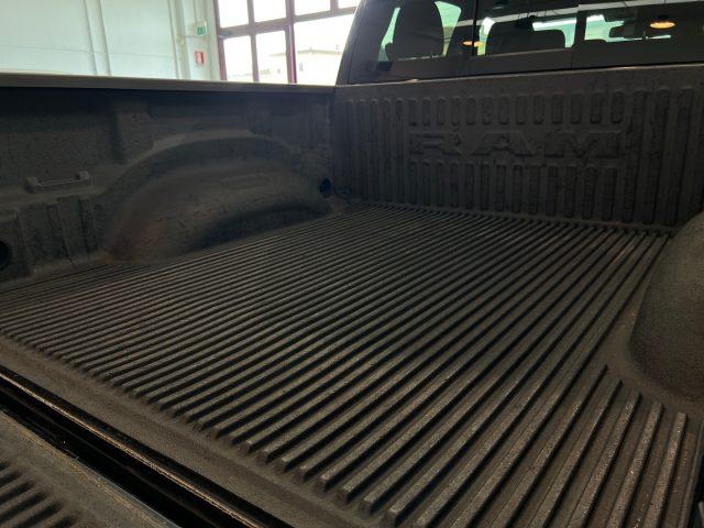 DODGE RAM 1500 5.7 V8 HEMI CREW CAB BIGHORN "NO IVA"