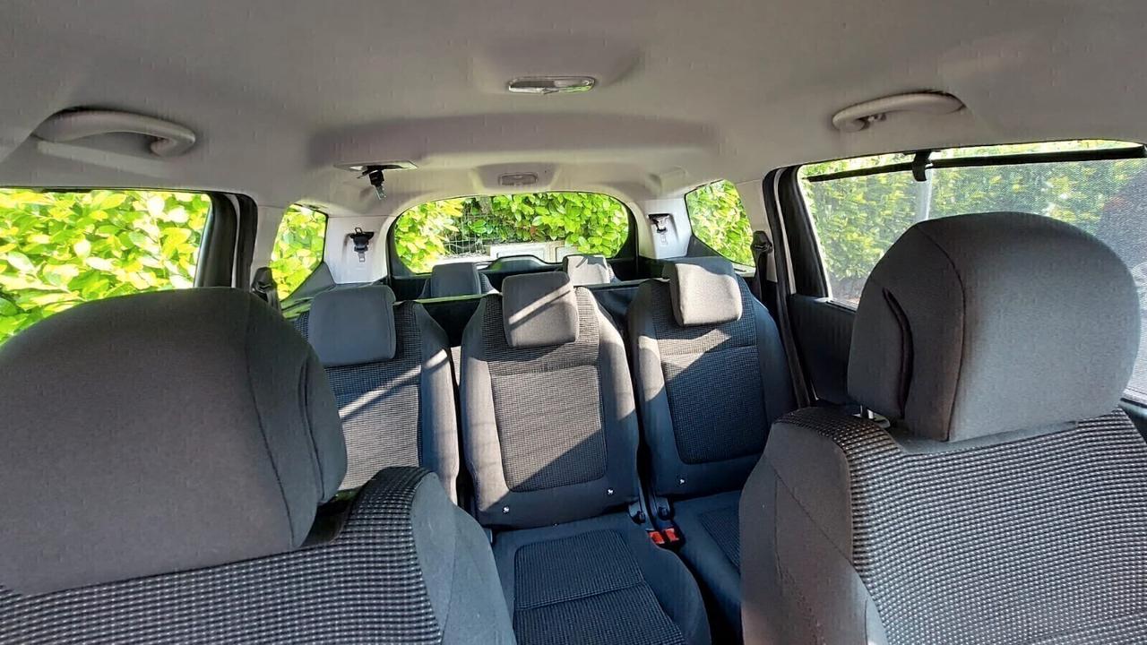 Peugeot 5008 1.6 Diesel 7 Posti Neopatentati