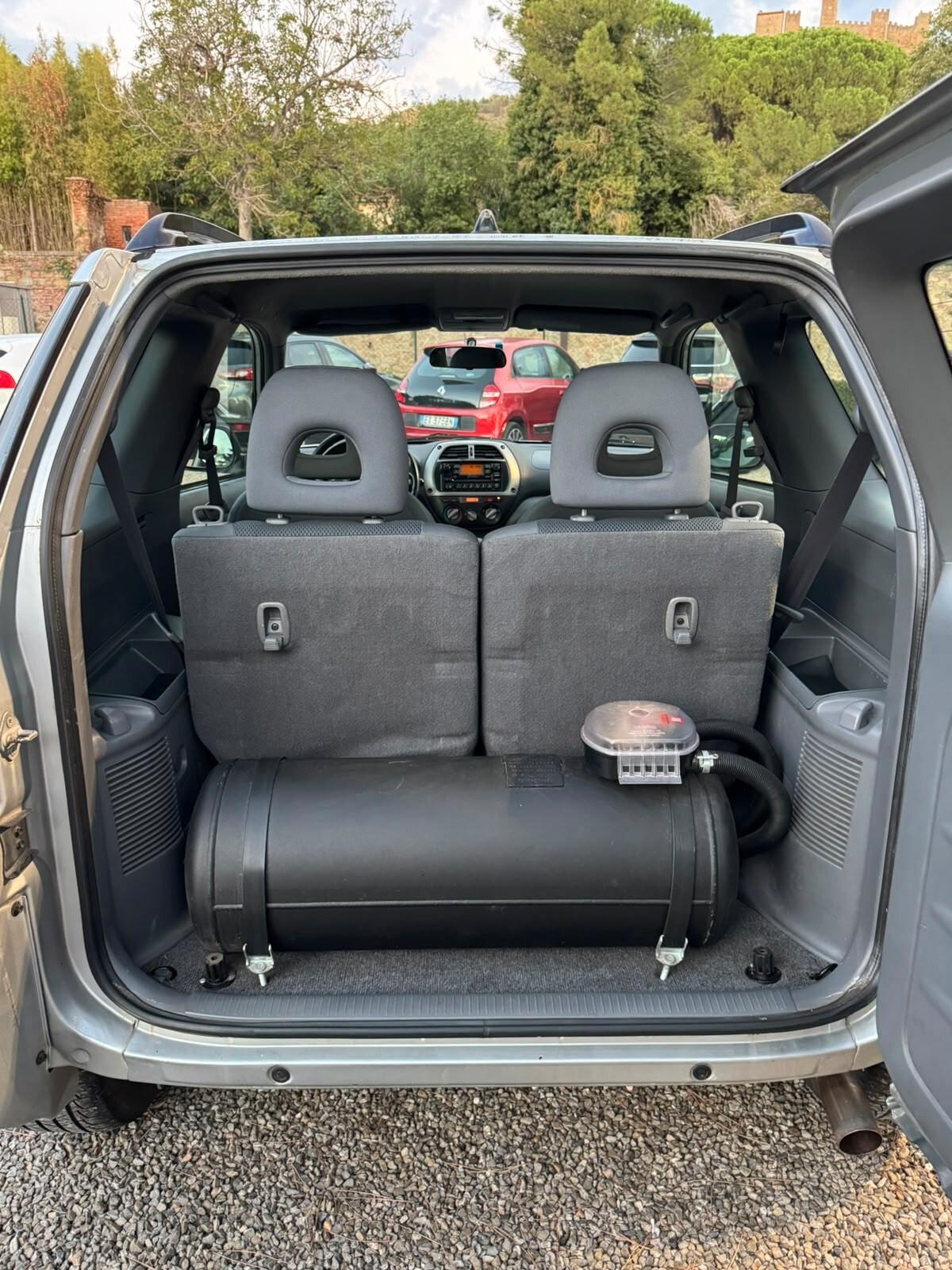 Toyota RAV 4 RAV4 2.0 16V MAI FATTO FUORISTRADA !!