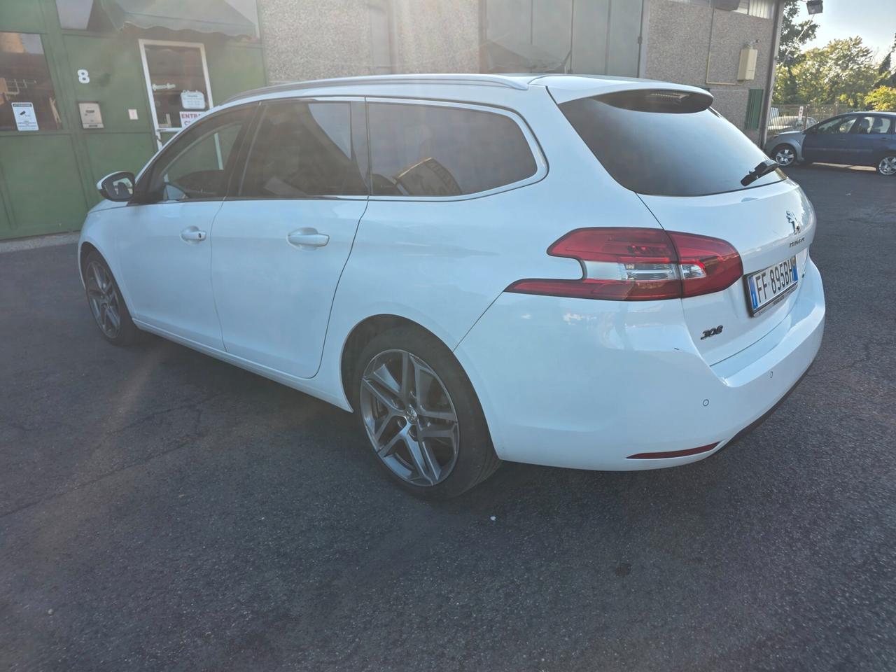 Peugeot 308 BlueHDi 120 S&S EAT6 SW Allure