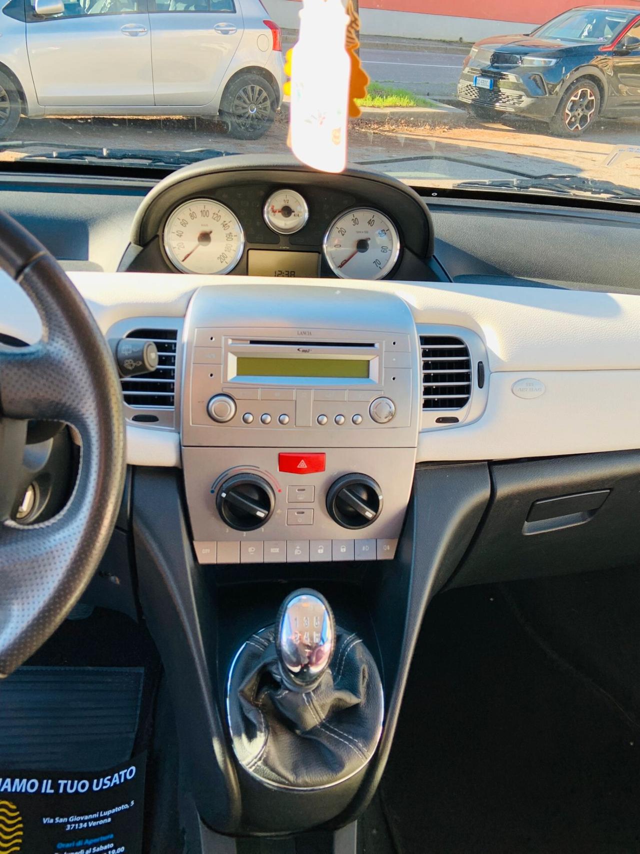 Lancia Ypsilon 1.2 69 CV 5 porte S&S Silver