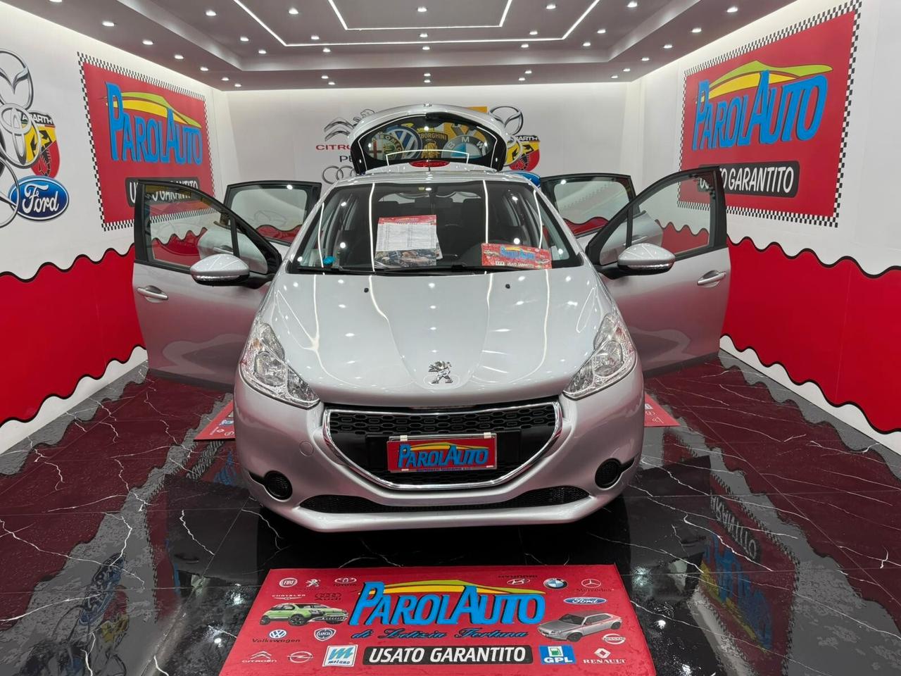Peugeot 208 1.4 HDi 68cv Allure - 2013
