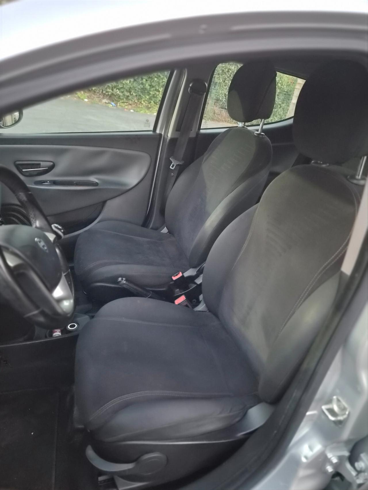 Lancia Ypsilon 1.2 69 CV 5 porte Platinum