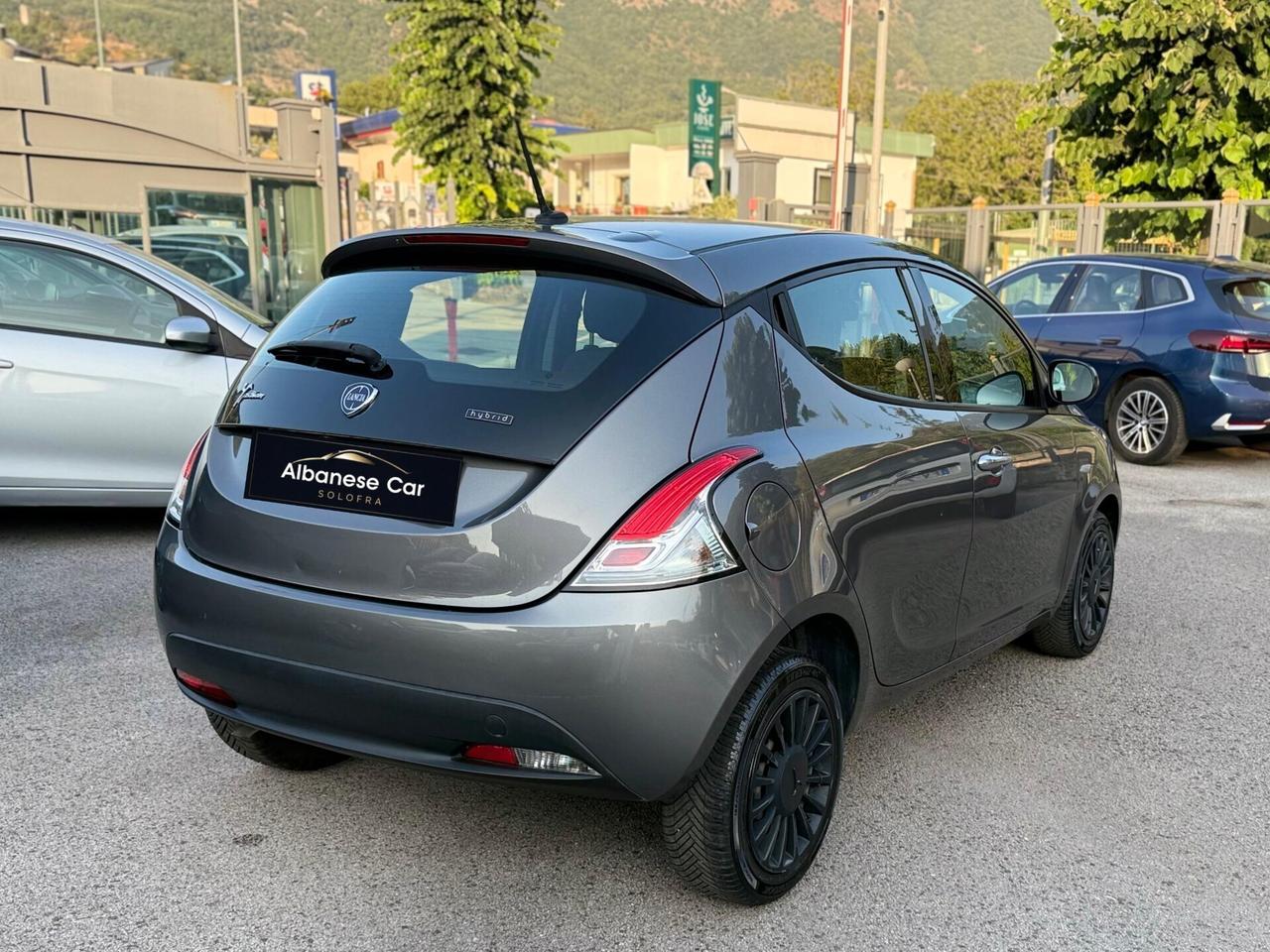 Lancia Ypsilon 1.0 FireFly S&S Hybrid Ecochic Silver
