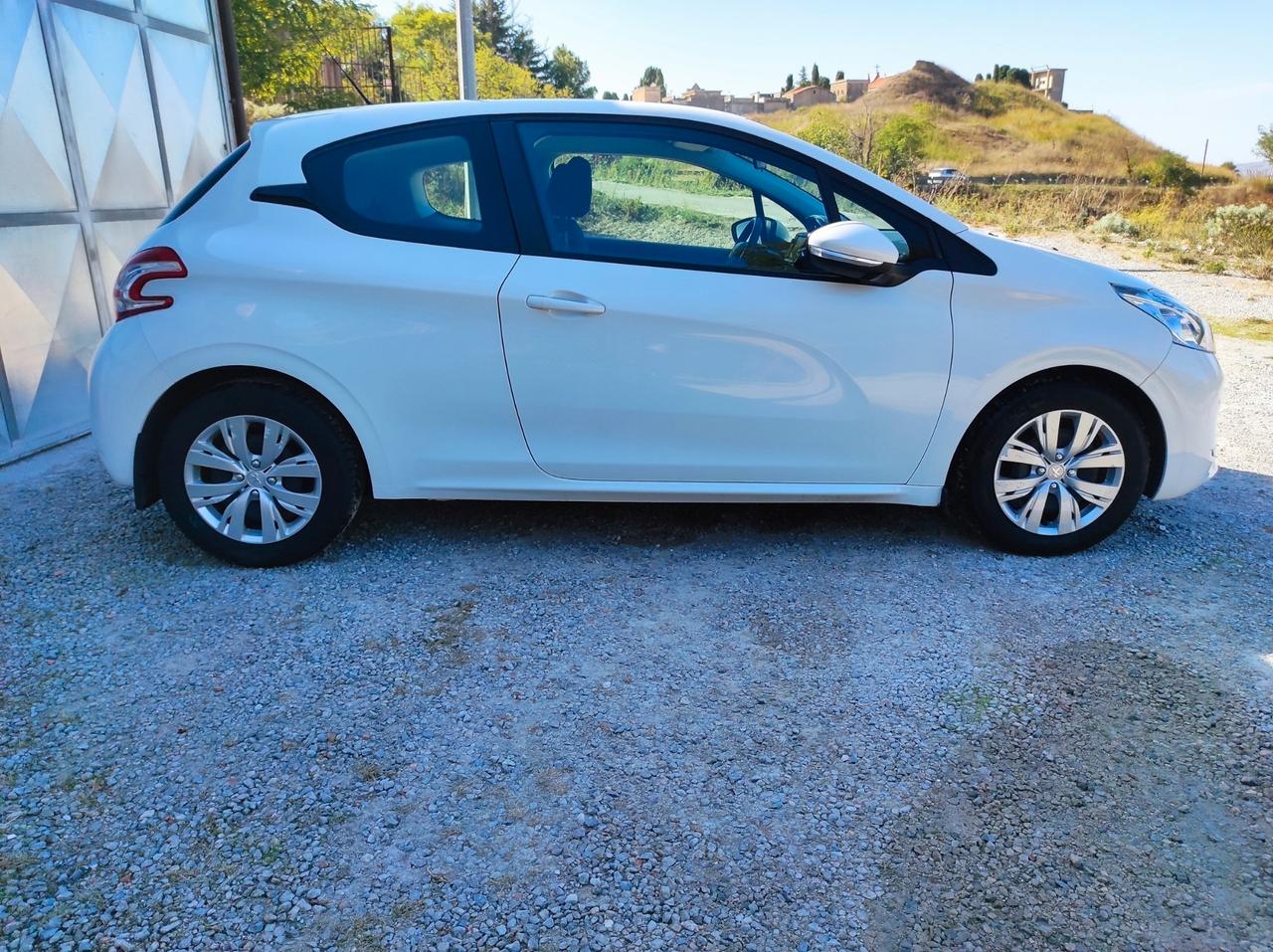 Peugeot 208 1.6 e-HDi 92 CV Stop&Start 3 porte Allure