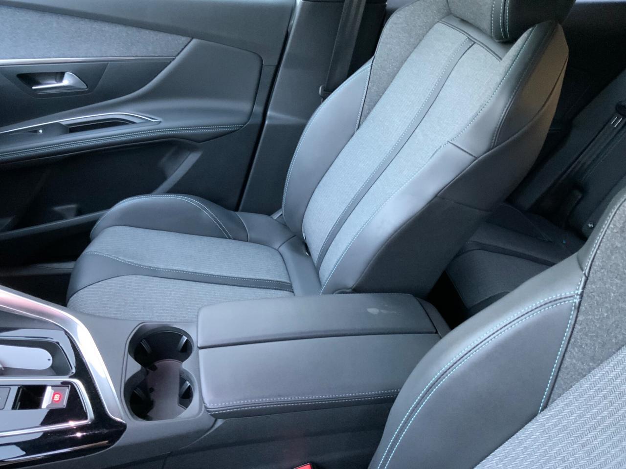 Peugeot 3008 Hybrid4 300 e-EAT8 Allure Pack