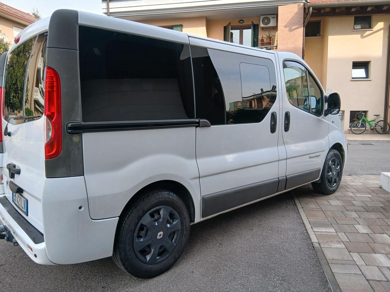 Renault Trafic 2.0 Cdi 115 cv 9 posti Passenger Black Edition +gancio traino
