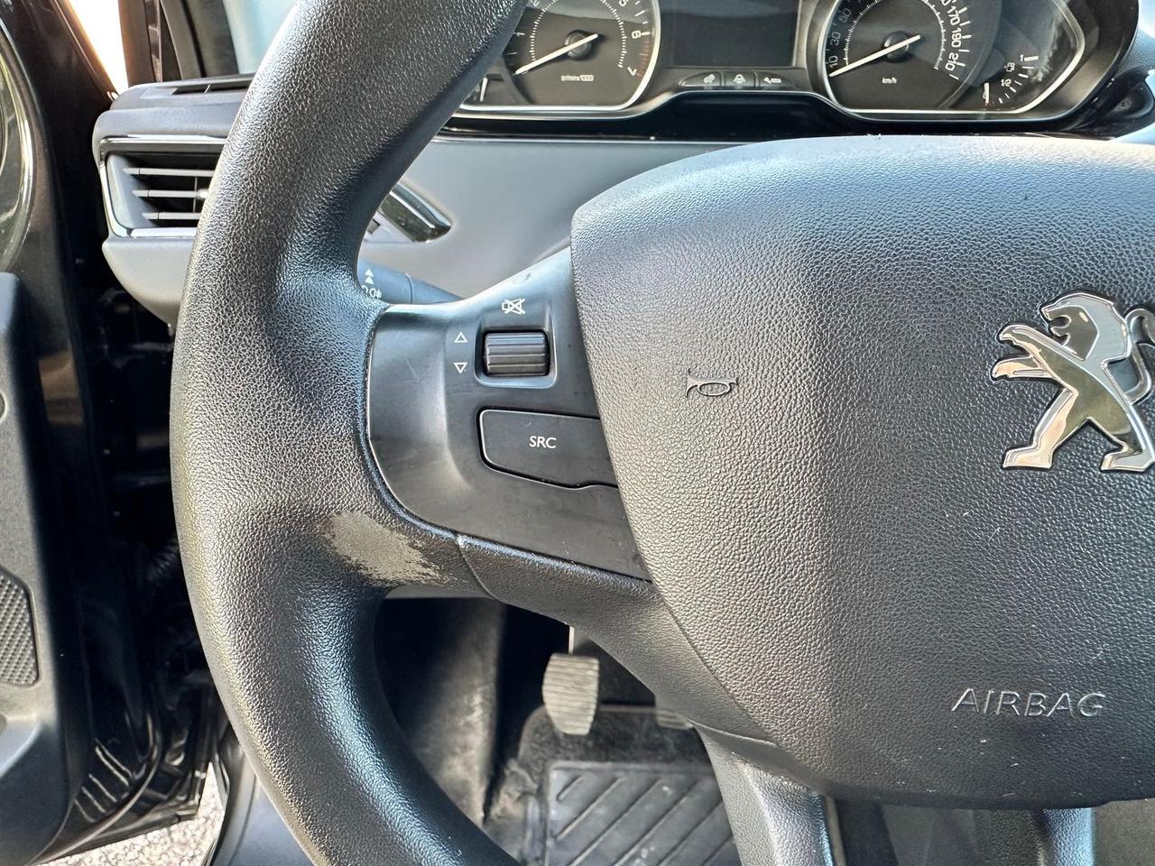 Peugeot 208 Allure 1.4 95 VTI #6873