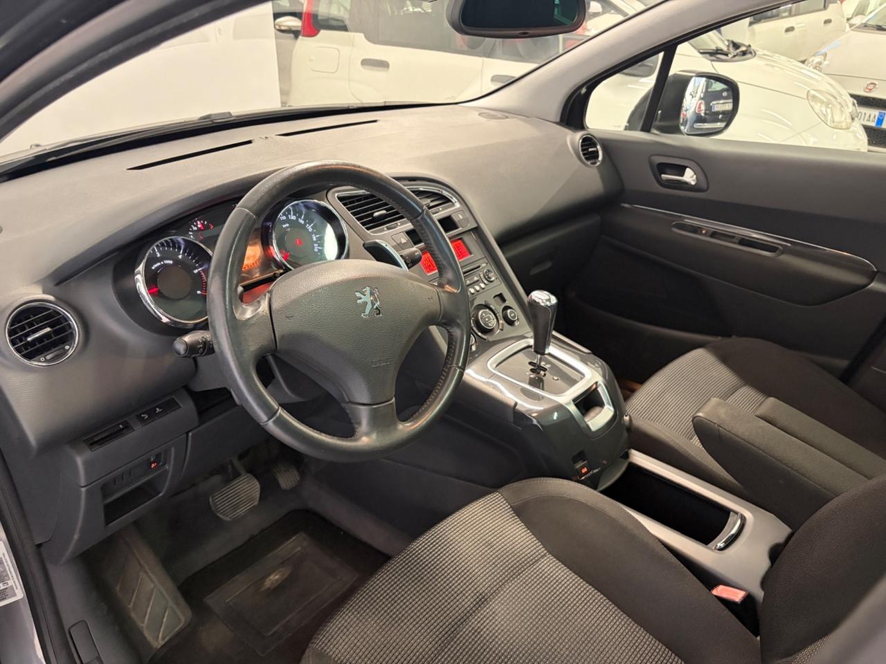 Peugeot 5008 1.6 HDi 112CV cambio robotizzato Tetto panoramico