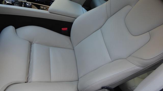 VOLVO XC60 B4 (d) AWD automatico Plus Bright