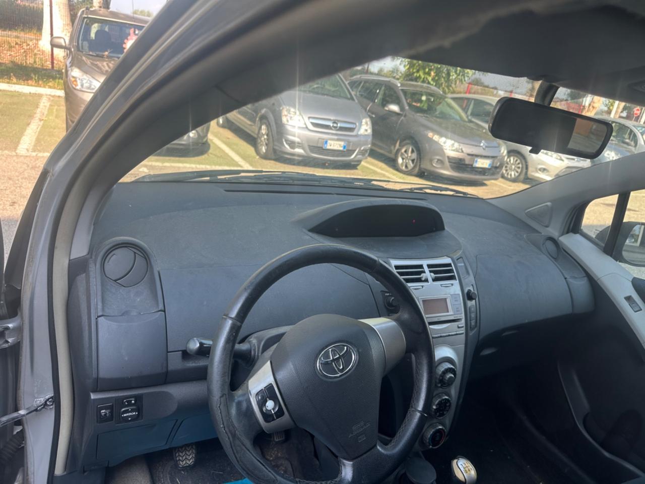 Toyota Yaris 1.0 5 porte