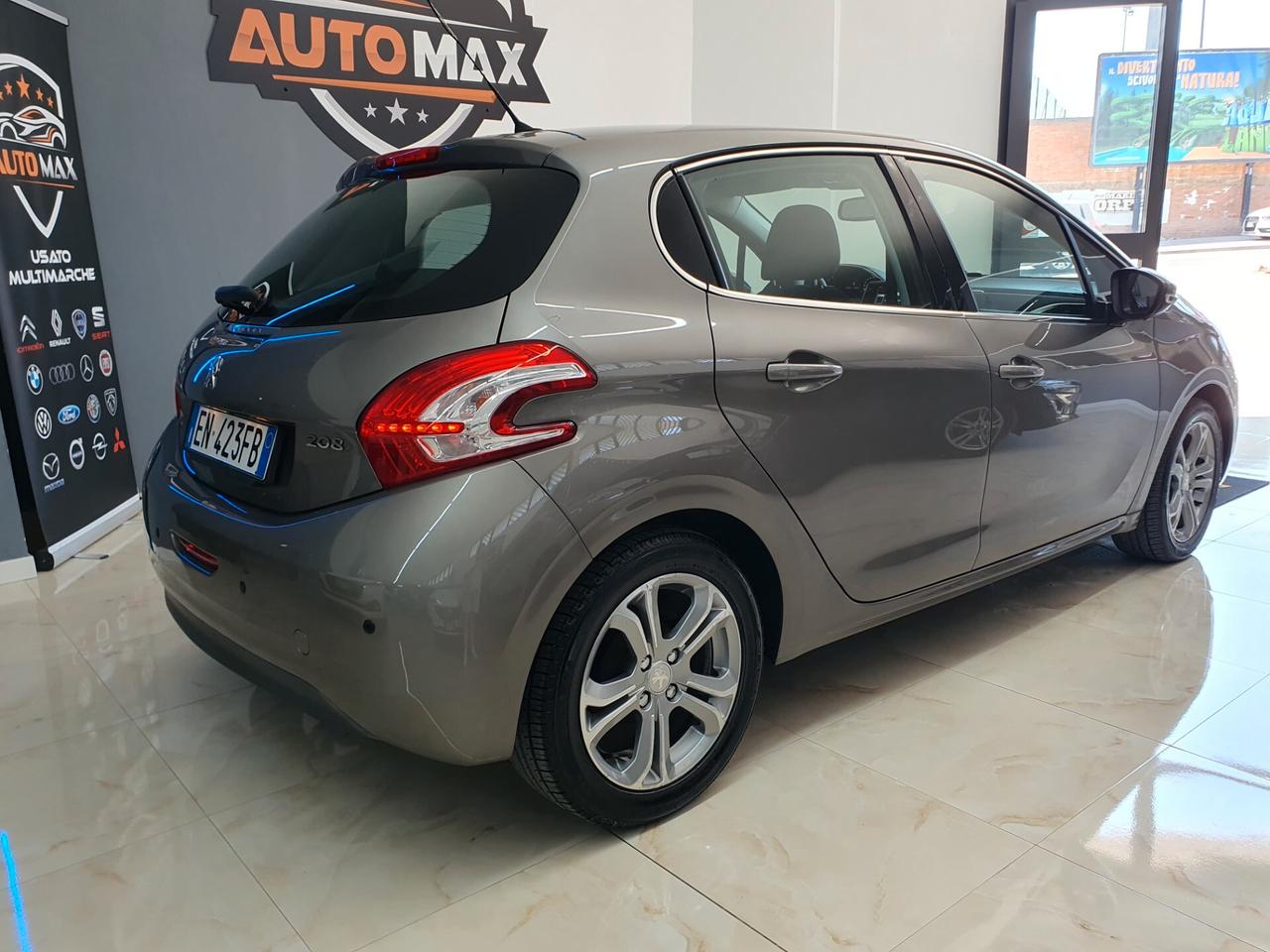 Peugeot 208 1.2 VTi 82 CV Allure 2012