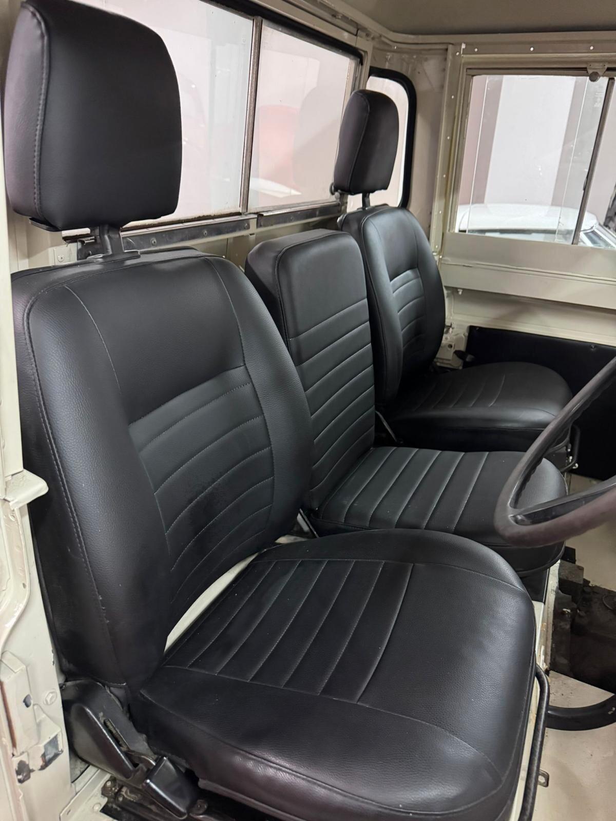 Land Rover Defender 88