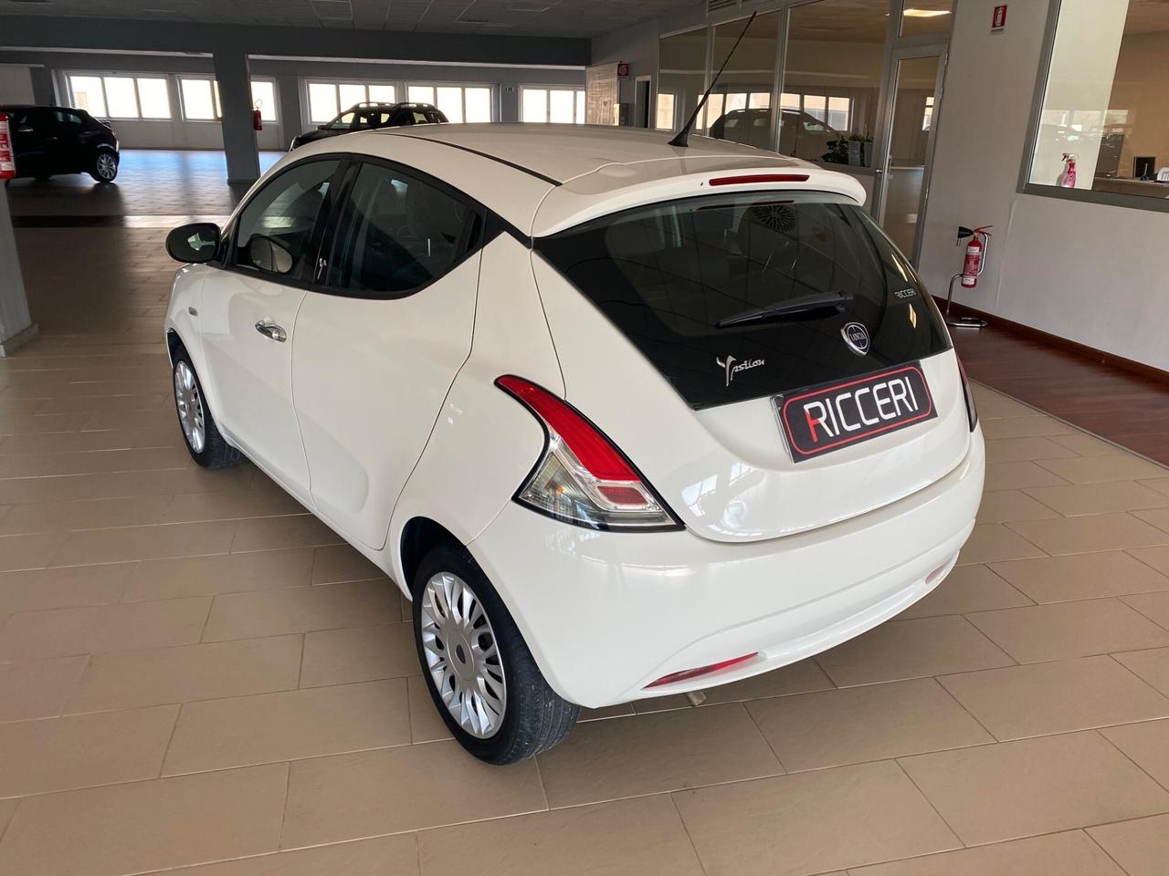 Lancia Ypsilon 1.2 69 CV 5 porte Silver