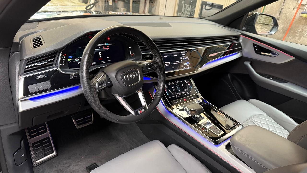 Audi Q8 50 TDI 286 CV quattro Tetto Matrix interno RS