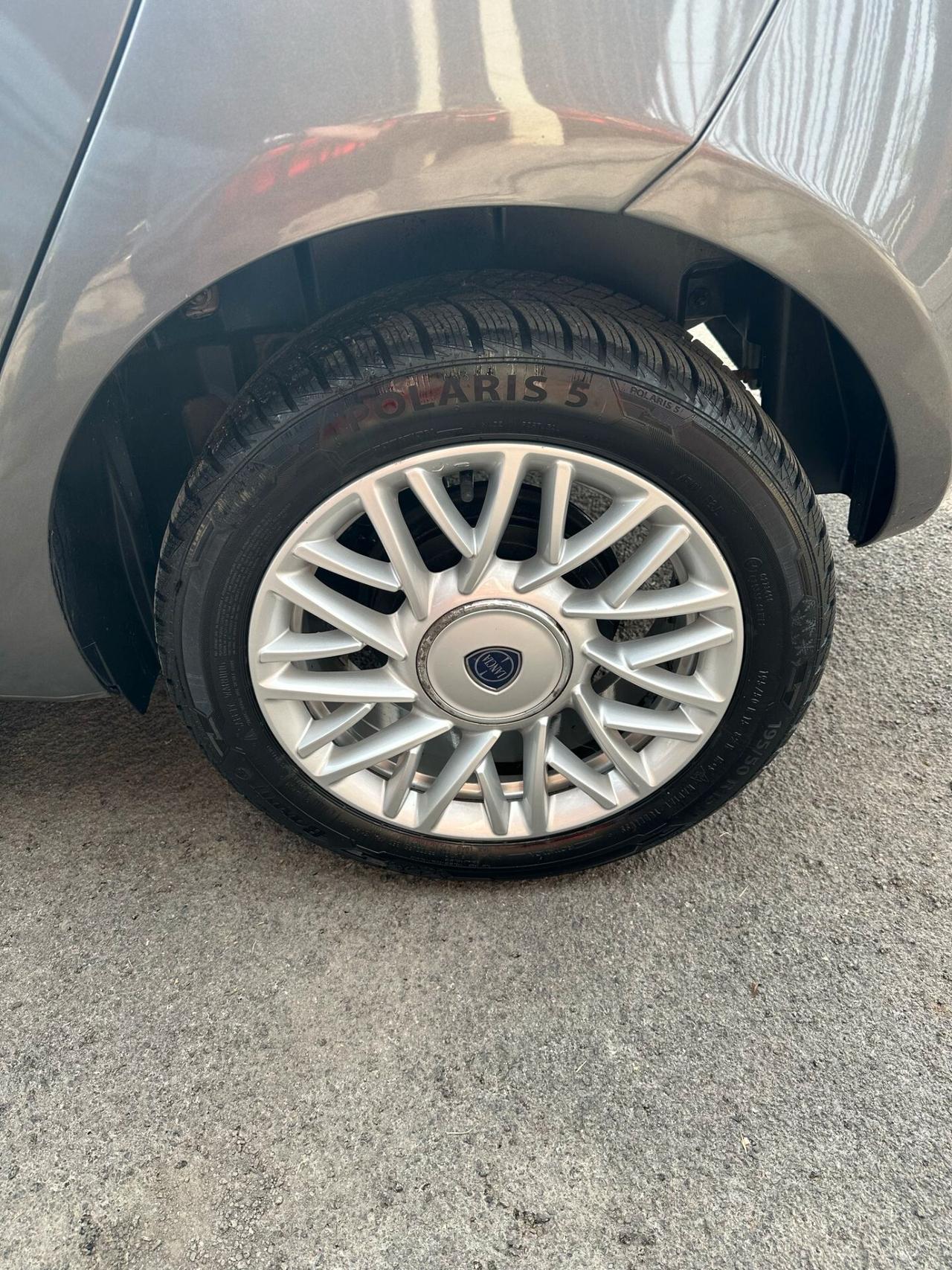 Lancia Ypsilon 1.2 69 CV 5 porte GPL Ecochic Gold