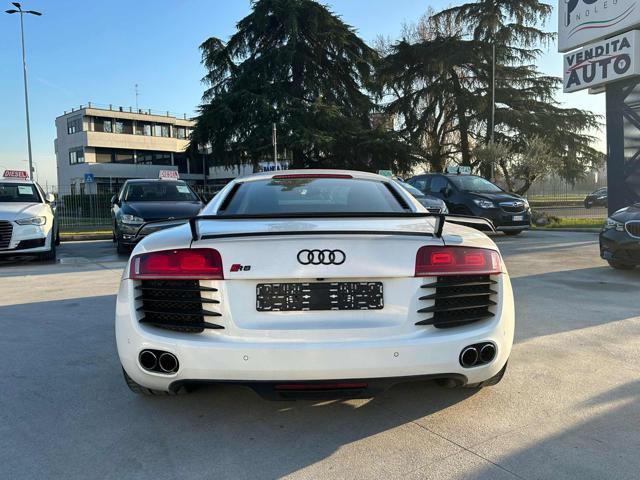 AUDI R8 4.2 V8 FSI quattro R tronic