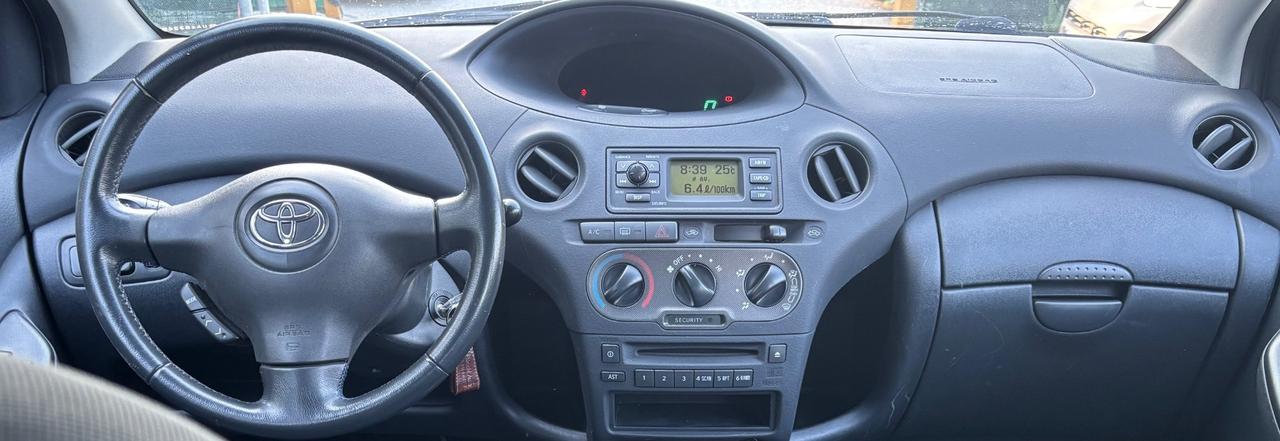 Toyota Yaris 1.0i 5 porte Sol OK NEOPATENTATI