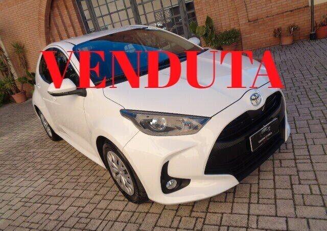 Toyota Yaris 1.0 5 porte Active 72 CV OK NEOPATENTATI