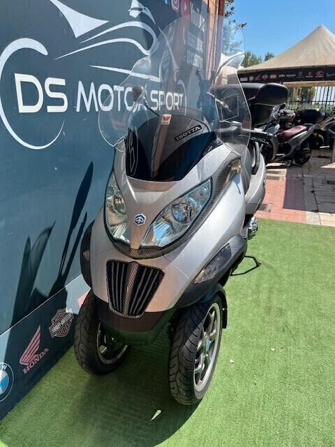 Piaggio MP3 400 CARBON