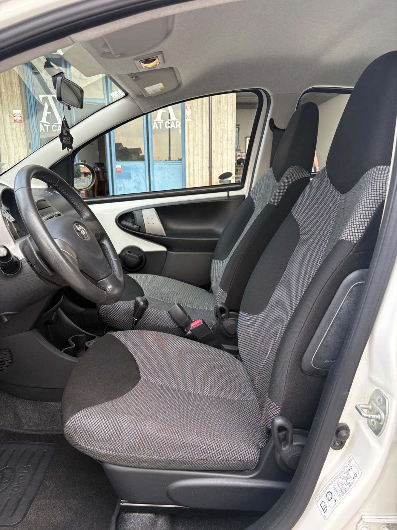 Toyota Aygo 1.0 12V VVT-i 5 porte Orange Connect MMT